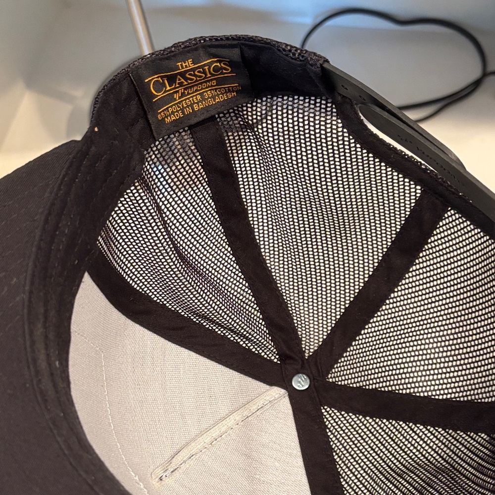 DIRTY Black Mesh SnapBack Cap dirty bills NWT never worn - Picture 2 of 5